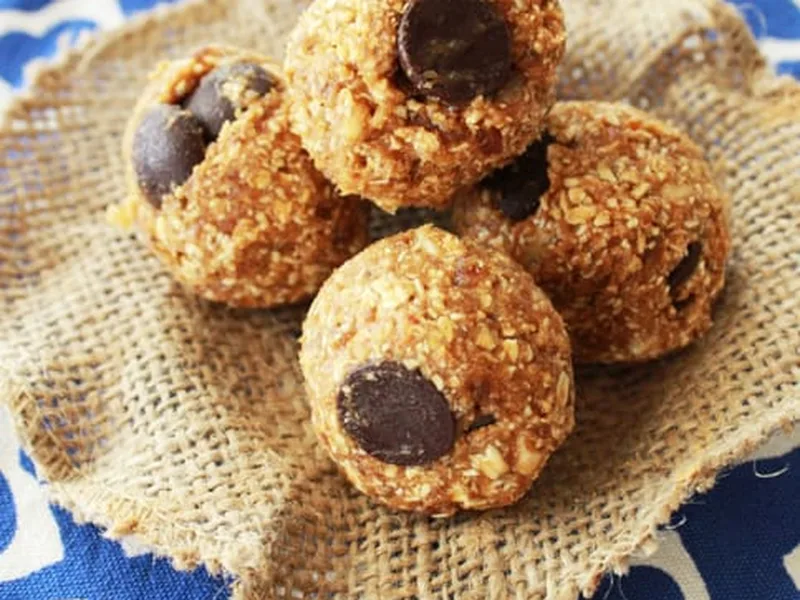 No-Bake Pumpkin Date Energy Balls with Oats and Almonds