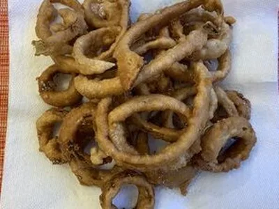 Emeril's Guinness Beer Battered Crispy Onion Rings