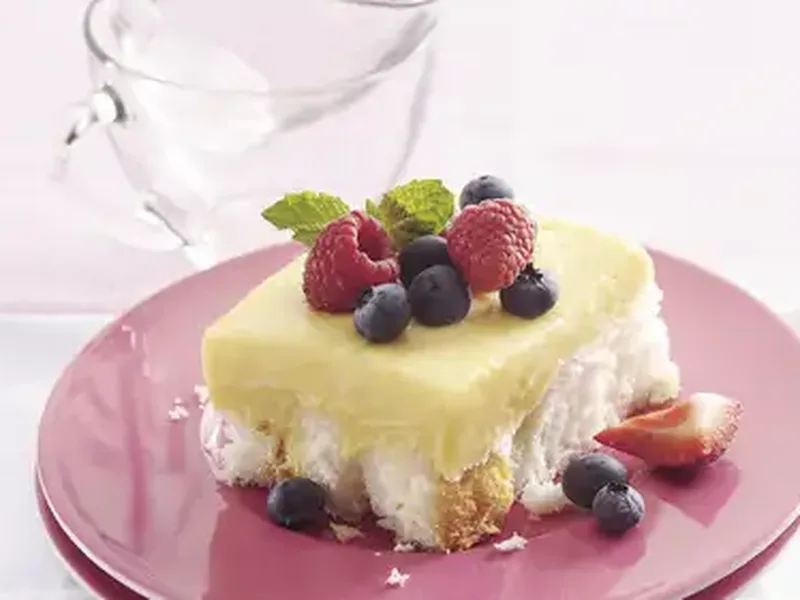 No-Bake Angel Food Cake Berry Squares with Vanilla Pudding