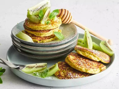 Flourless Avocado Pancakes with Kiwi