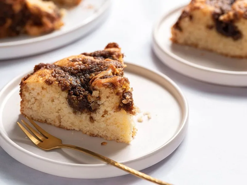 Classic Cinnamon Sugar Coffee Cake with Buttery Crumb Topping