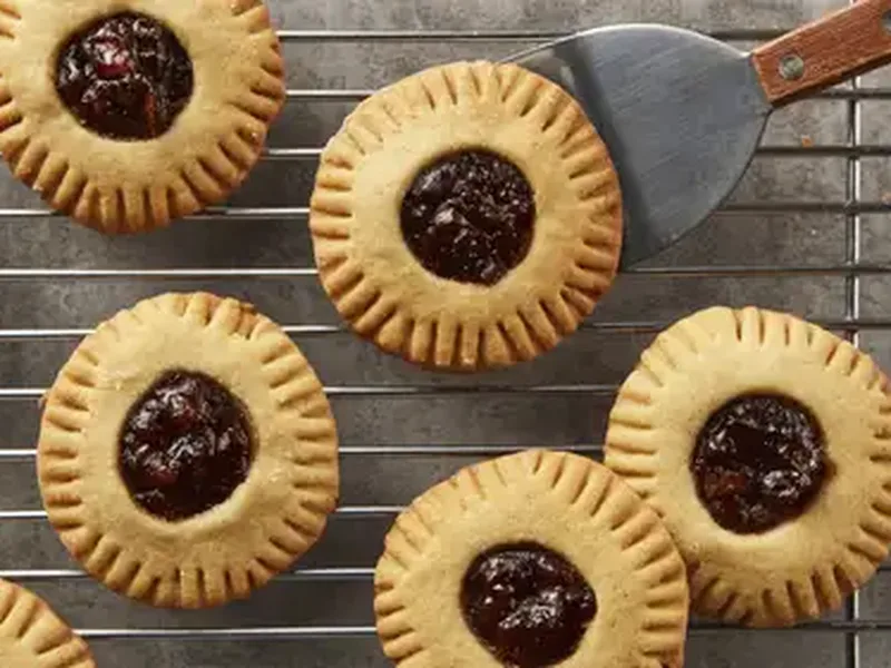 Date-Filled Sandwich Cookies with Sweet Brown Sugar Dough