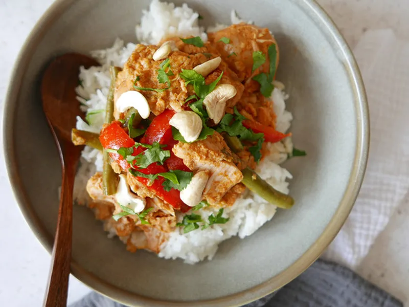 Slow Cooker Coconut Curry Cashew Chicken