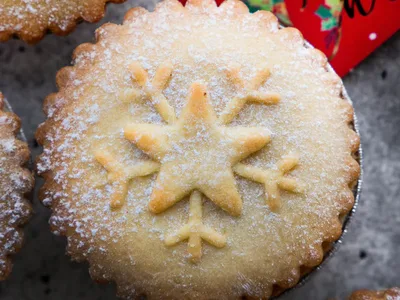 Classic Mince Pies with Spiced Fruit Filling