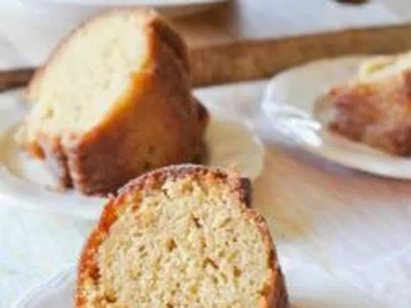 White Wine Spiced Bundt Cake with Vanilla Pudding