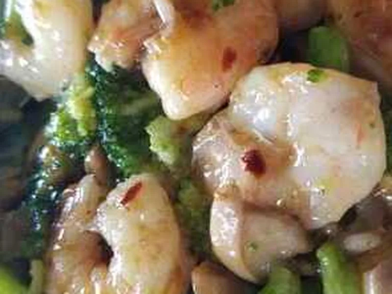 Chinese Shrimp and Broccoli Stir-Fry with Savory Sauce