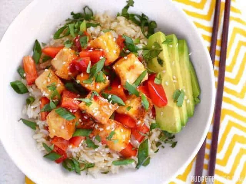Sweet Chili Stir Fried Tofu Bowls with Crispy Cornstarch Coating