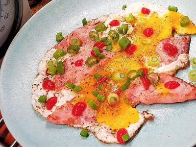 Ham and Eggs Skillet with Spring Onion