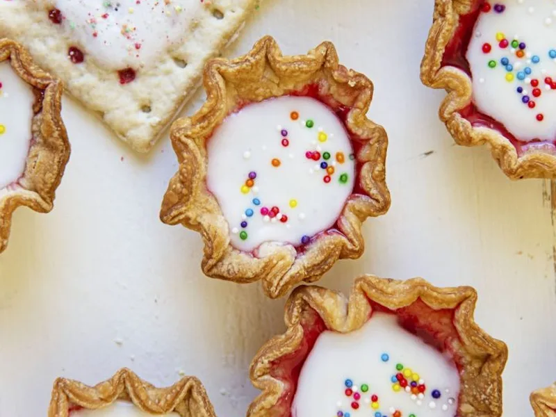 Strawberry Pop Tart Jello Shots with Vodka and Pie Crust