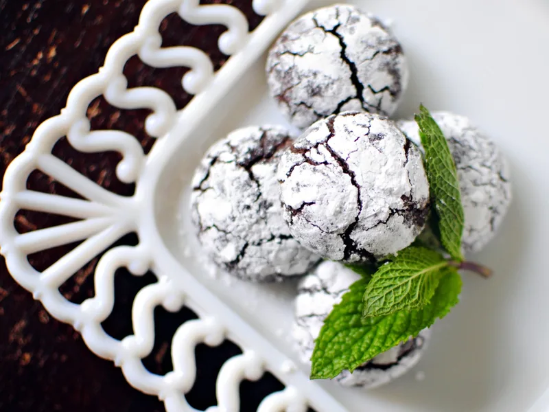 Dark Chocolate Mint Crackle Cookies