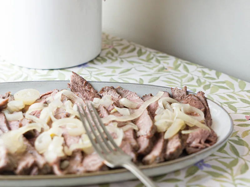 Broiled London Broil with White Wine Shallot Sauce