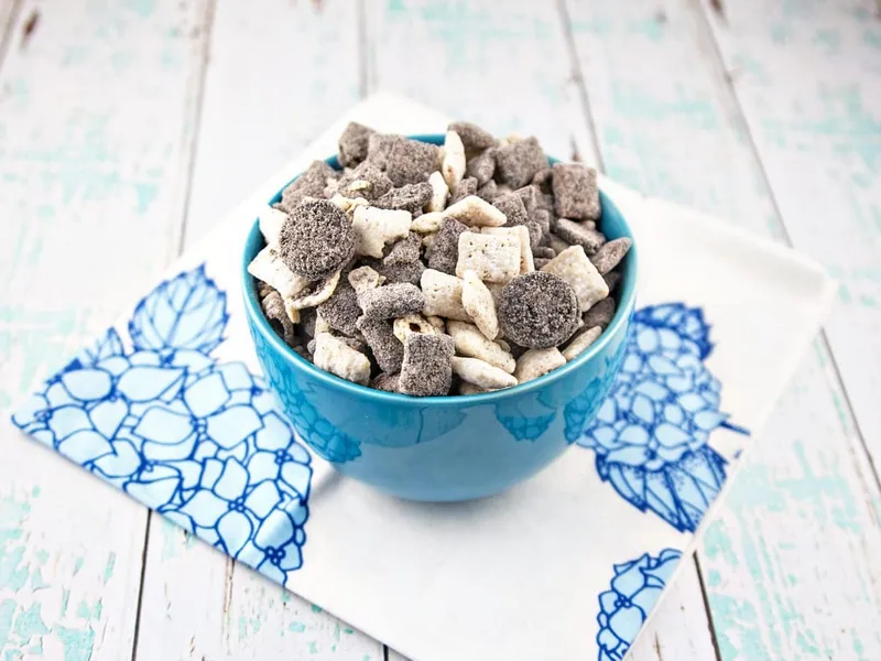 Cookies & Cream Puppy Chow with White Chocolate and Oreos