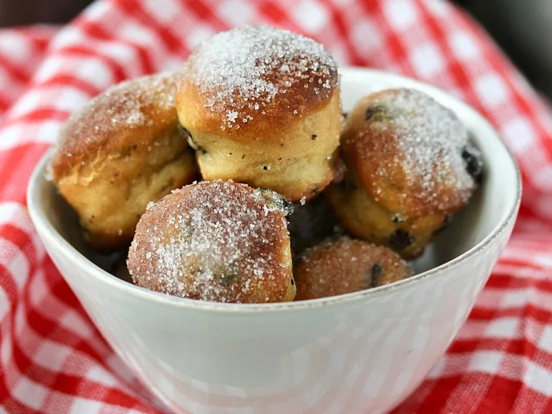 Baked Doughnuts with Currants and Warm Spices