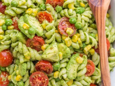 Creamy Avocado Pasta Salad with Spinach and Sweet Peas