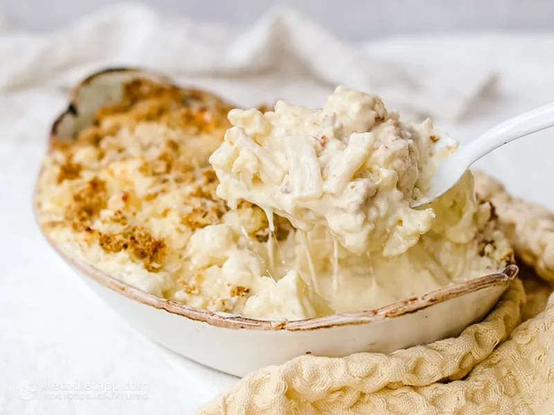 Creamy Shirataki Mac and Cheese with Cauliflower
