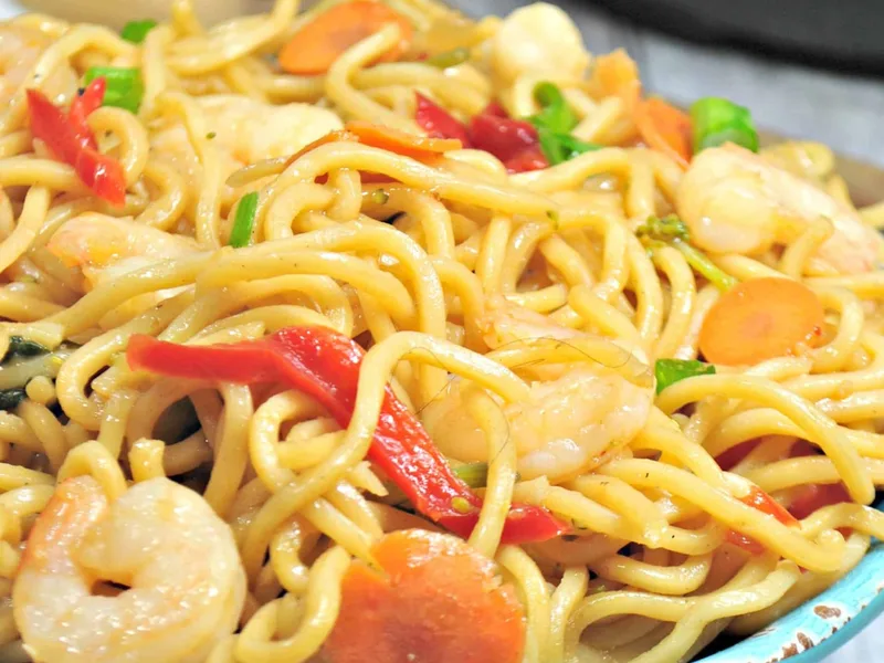Instant Pot Shrimp Lo Mein with Garlic and Ginger