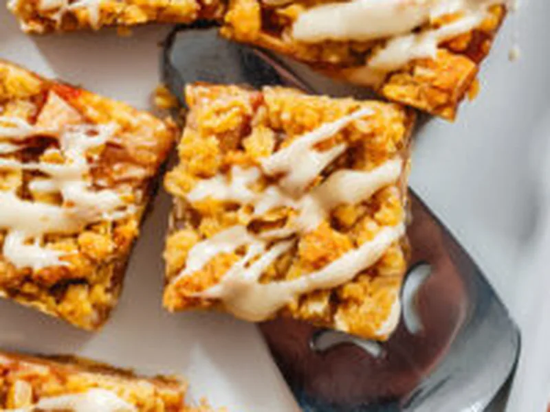 Easy Apple Pie Bars with Oat Crumble Topping