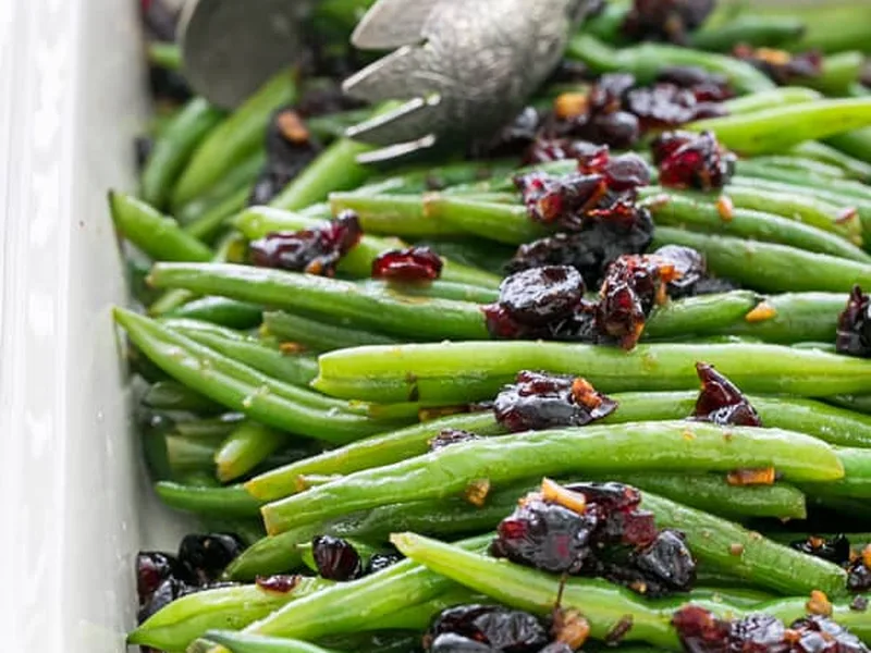 Sautéed Green Beans with Cranberries and Garlic