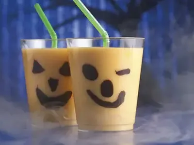 Jack-o'-Lantern Halloween Orange Smoothies