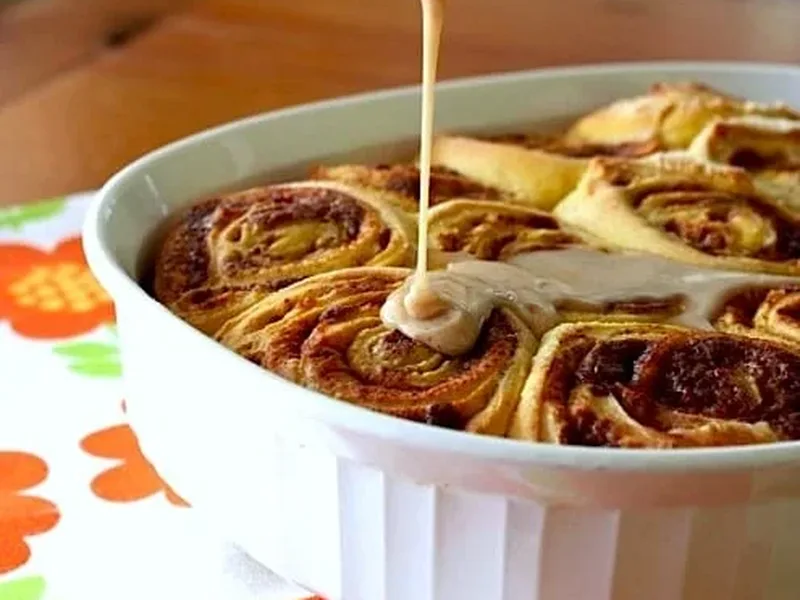 Healthier Pumpkin Cinnamon Rolls with Pumpkin Spice Glaze