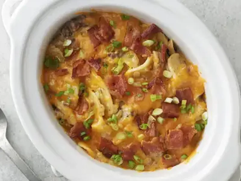 Slow Cooker Beef and Scalloped Potatoes Casserole