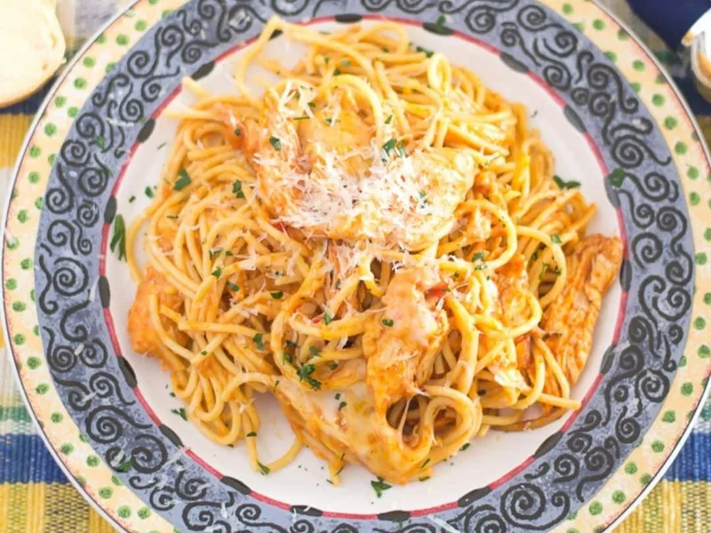 Slow Cooker Cheesy Chicken Spaghetti with Bell Peppers
