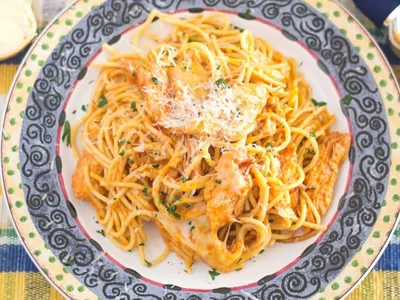 Slow Cooker Cheesy Chicken Spaghetti with Bell Peppers