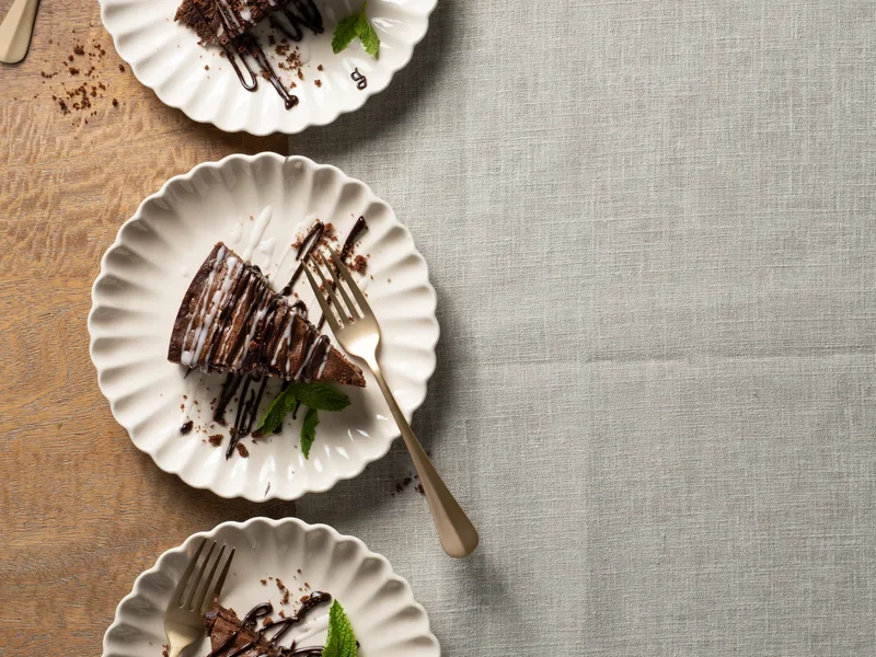 Hot Chocolate-Mint Pie with Layered Cookie Crust
