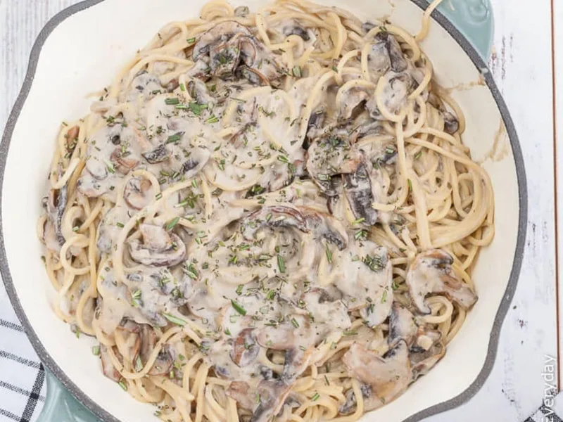 One Pot Creamy Vegan Mushroom Pasta with Cashew Milk