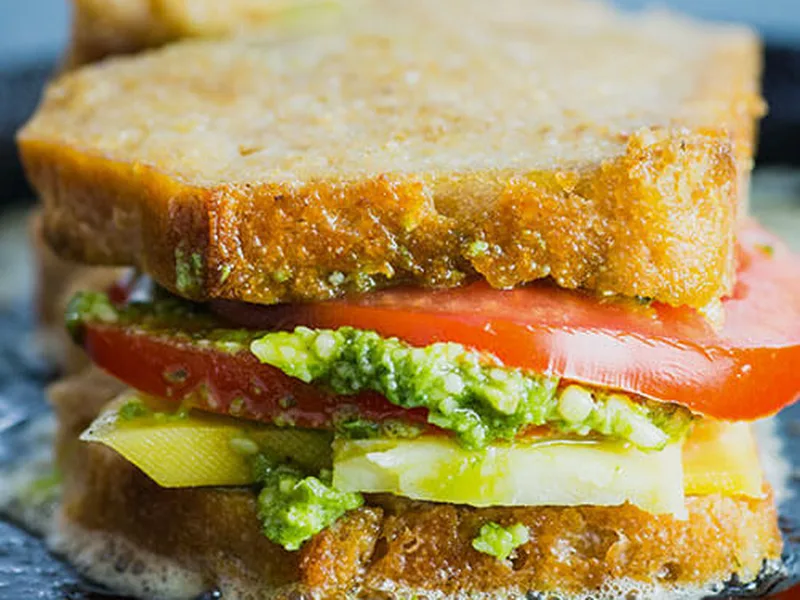 Crispy Pesto-Tomato Mozzarella Toastie