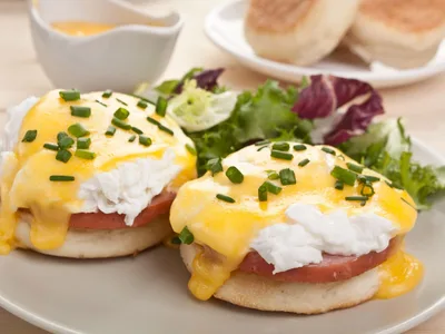 Low-Fat Yogurt Hollandaise Eggs Benedict