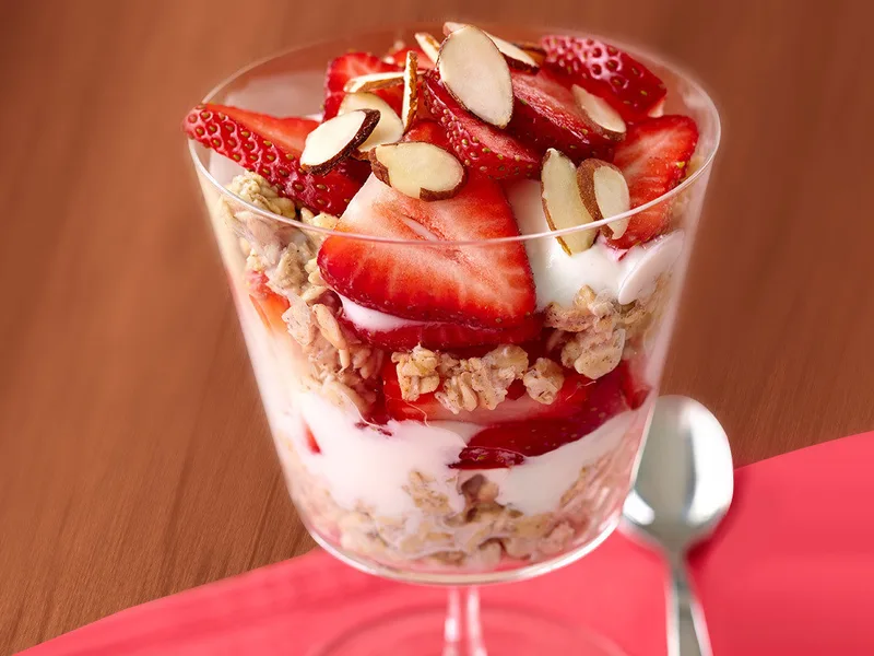 Overnight Oats Power Parfait with Greek Yogurt