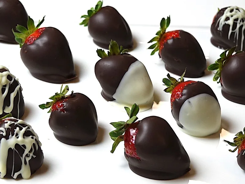 Chocolate-Dipped Strawberries with White Chocolate Drizzle