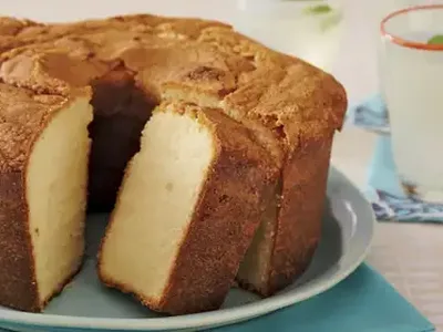 Two-Step Electric Mixer Pound Cake with Vanilla
