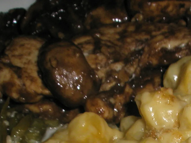 Pan-Seared Balsamic Chicken With Mushrooms