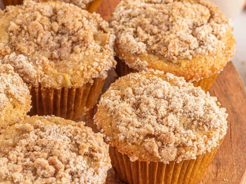 Cinnamon Apple Muffins with Streusel Topping