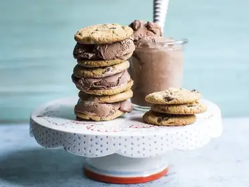 No-Churn Nutella Ice Cream Cookie Sandwiches