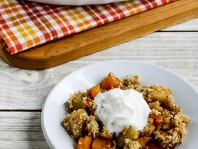 Low-Sugar Pumpkin Apple Crumble with Oat Topping