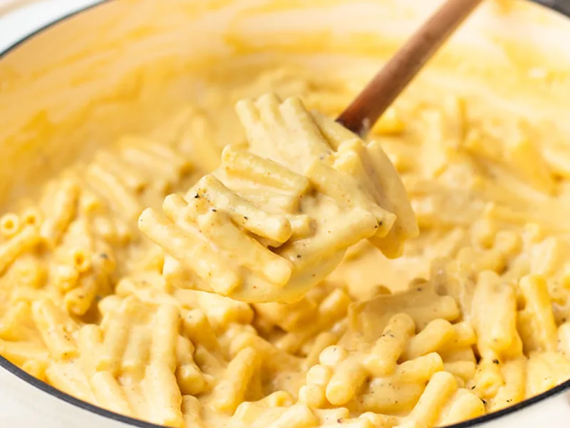 Creamy Vegan Mac and Cheese with Nutritional Yeast