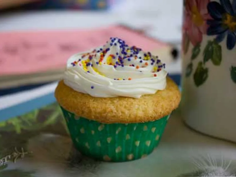 Classic Yellow Cupcakes with Buttermilk - Fluffy and Light
