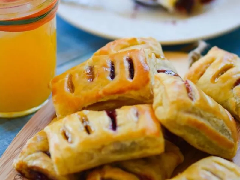 Puff Pastry Bites with Blueberry and Sour Grape Jam