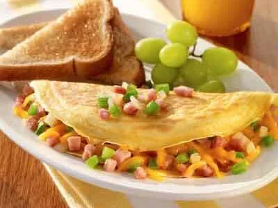 Denver-Style Omelet with Ham and Cheddar