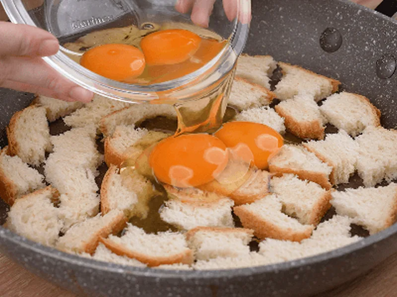 Crispy Toast Bits Omelet with Melted Mozzarella