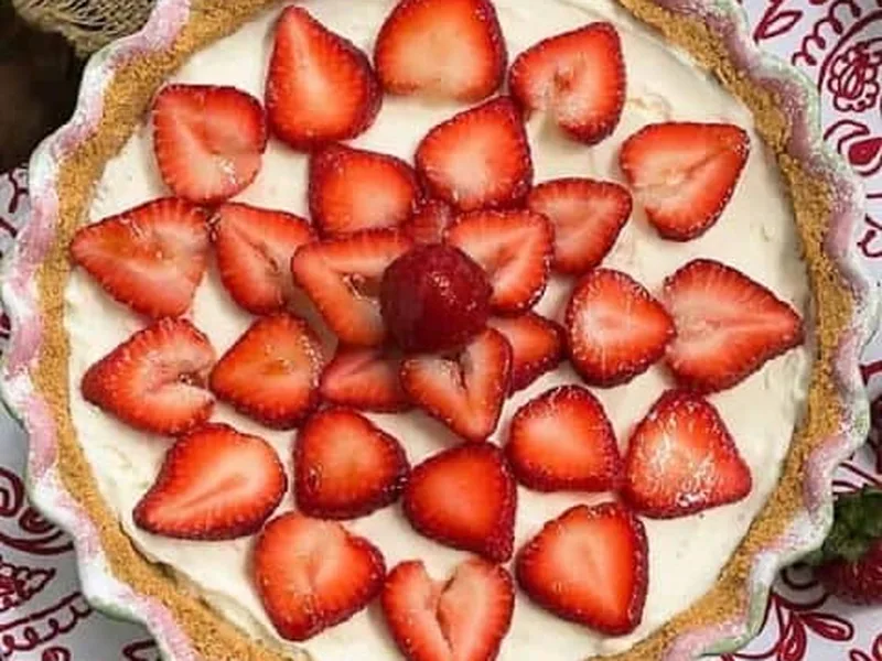 Strawberry Cheesecake Ice Cream Pie
