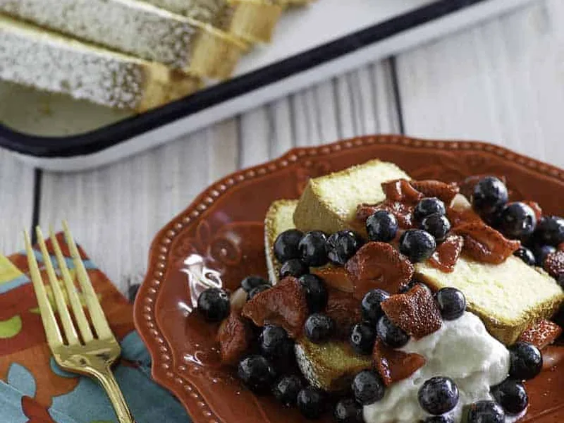 Classic Buttery Pound Cake with Vanilla and Nutmeg