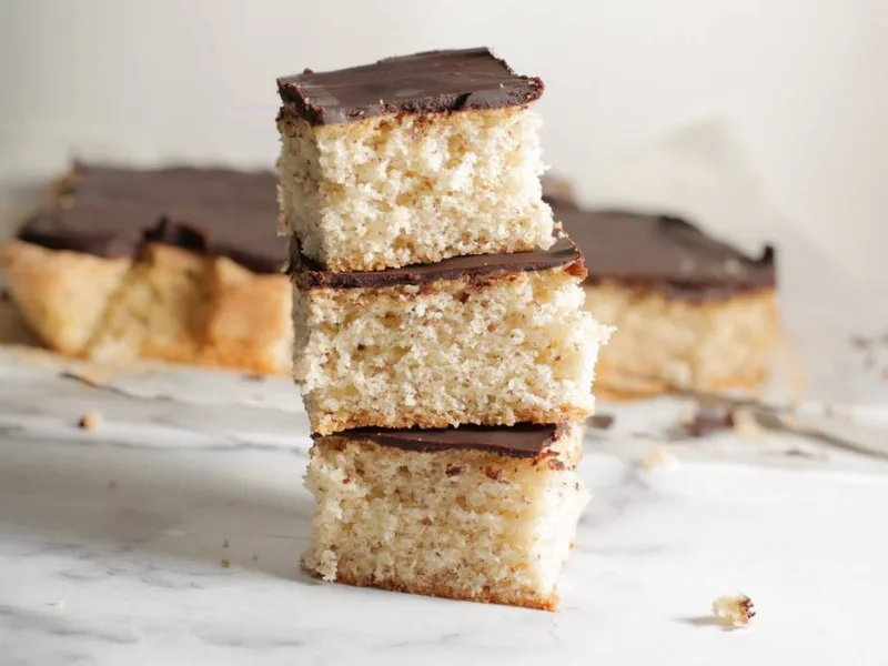 Easy Walnut Cake with Chocolate Glaze