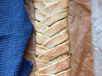 Pesto Cheddar Salami Pizza Snack