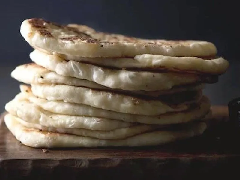 Cheese-Filled Garlic Naan Bread with Mozzarella