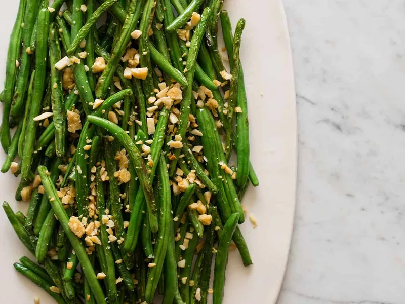 Roasted Green Beans with Parmesan-Almond Crumble