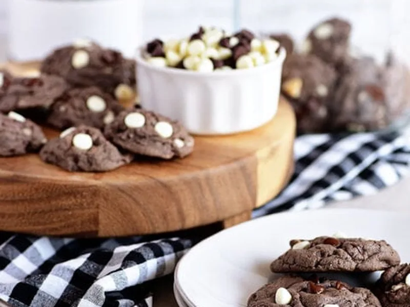 Cookies N Cream Pudding Chocolate Chunk Cookies